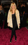 http://img43.imagevenue.com/loc1106/th_59219_Sarah_Michelle_Gellar-Opening_party_for_Juicy_Couture3s_5th_Avenue_flagship_store-05_122_1106lo.jpg