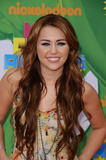 http://img43.imagevenue.com/loc190/th_08032_celebrity_paradise.com_TheElder_MileyCyrus30_122_190lo.jpg
