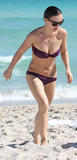 Christina Ricci in Bikini at Miami Beach - Oct 31 Foto 507 (Кристина Ричи в бикини на Майами-Бич - 31 Окт Фото 507)