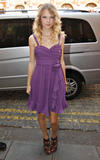 taylor swift candid