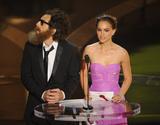th_58681_Celebutopia-Natalie_Portman_and_Ben_Stiller-81st_Annual_Academy_Awards_Show-04_123_399lo.jpg