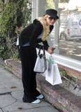 th_02645_Celebutopia_net_Hilton_Paris19_122_432lo.jpg