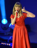 th_46313_Preppie_Taylor_Swift_turns_on_the_Westfield_Christmas_Lights_81_122_598lo.jpg