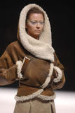 th_34028_md-lerage.com-fw04-rtw-paris-w-mcqueen-002-jketyrz2_122_687lo.jpg