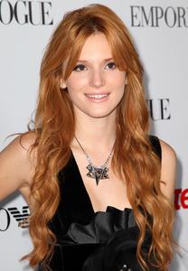http://img43.imagevenue.com/loc84/th_986078887_BellaThorne_YoungHollyoodParty_2012_23_122_84lo.jpg