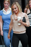 http://img43.imagevenue.com/loc1041/th_29338_babayaga_Hayden_Panettiere_candid_Late_Show_09-02-2008_027_123_1041lo.jpg