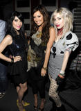 http://img43.imagevenue.com/loc1190/th_02681_Ashley_Tisdale_2008-12-12_-_Z10043s_Jingle_Ball_-_On_Stage_5206_122_1190lo.jpg