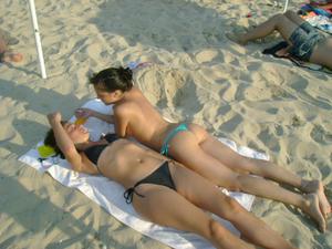 Italian Teens Voyeur Spy On The Beach-d1mhd0kqfj.jpg