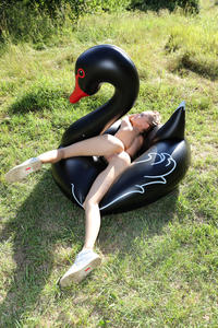 Nancy-A.-Fun-With-Black-Swan--36rdggltin.jpg